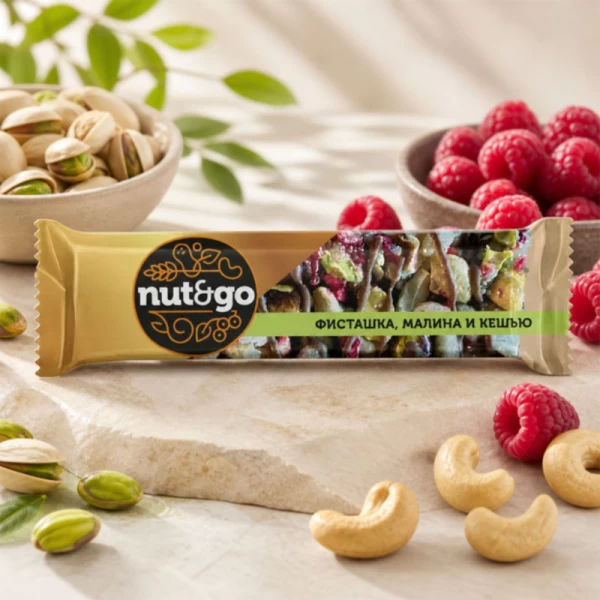 Nut&Go Batonas cu fistic, caju, zmeura 28 g - image 2