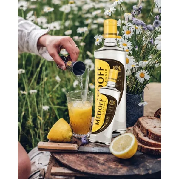 Vodca Medoff Classic 0.5L - image 2