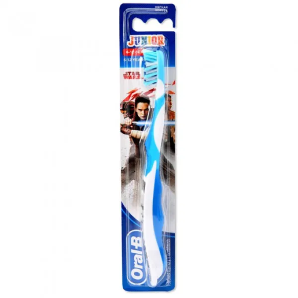 Oral-B Зубная щетка Junior с героями Звездных войн для детей от 6 до 12 лет - image 1